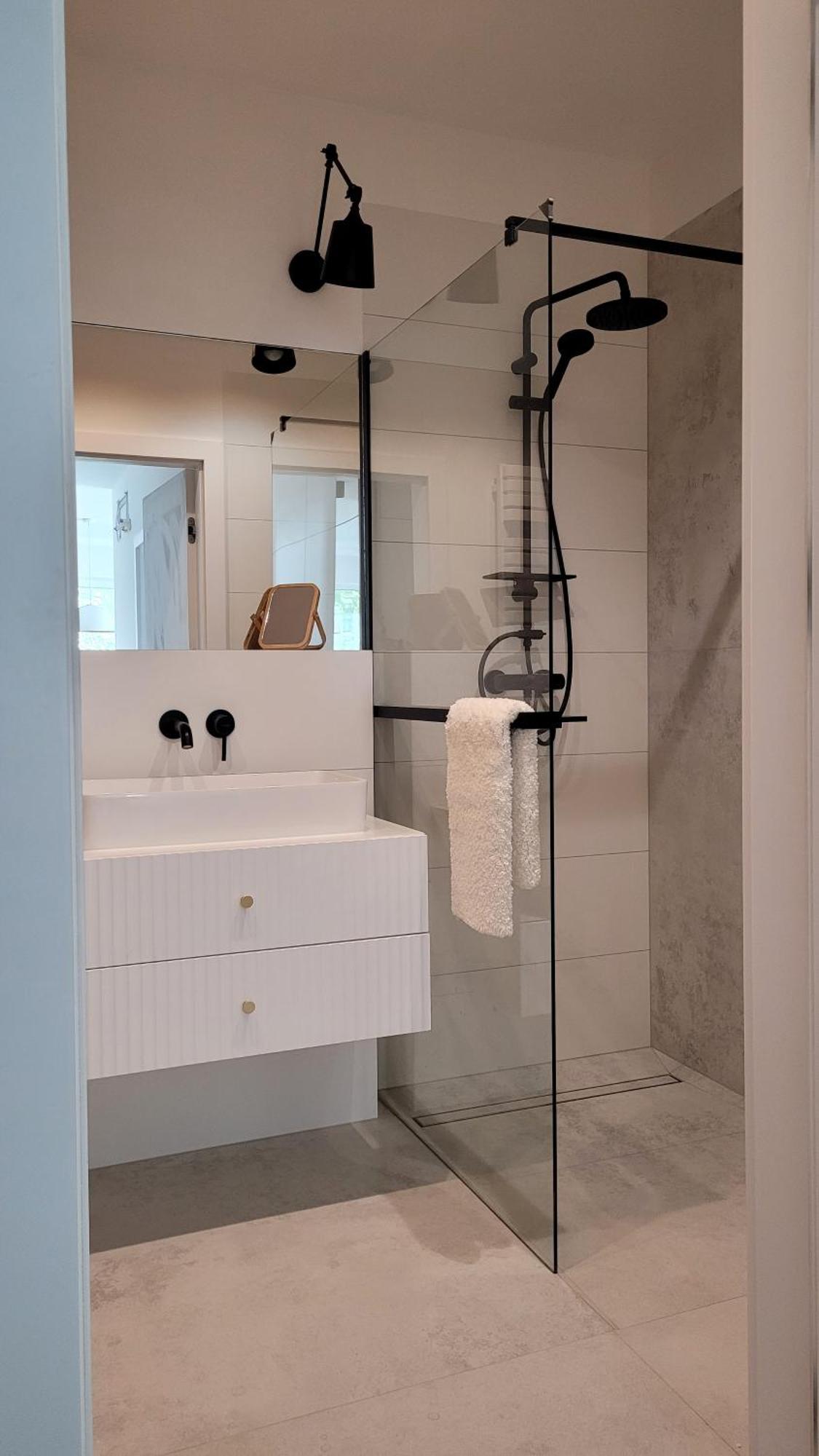 Apartment 25 *