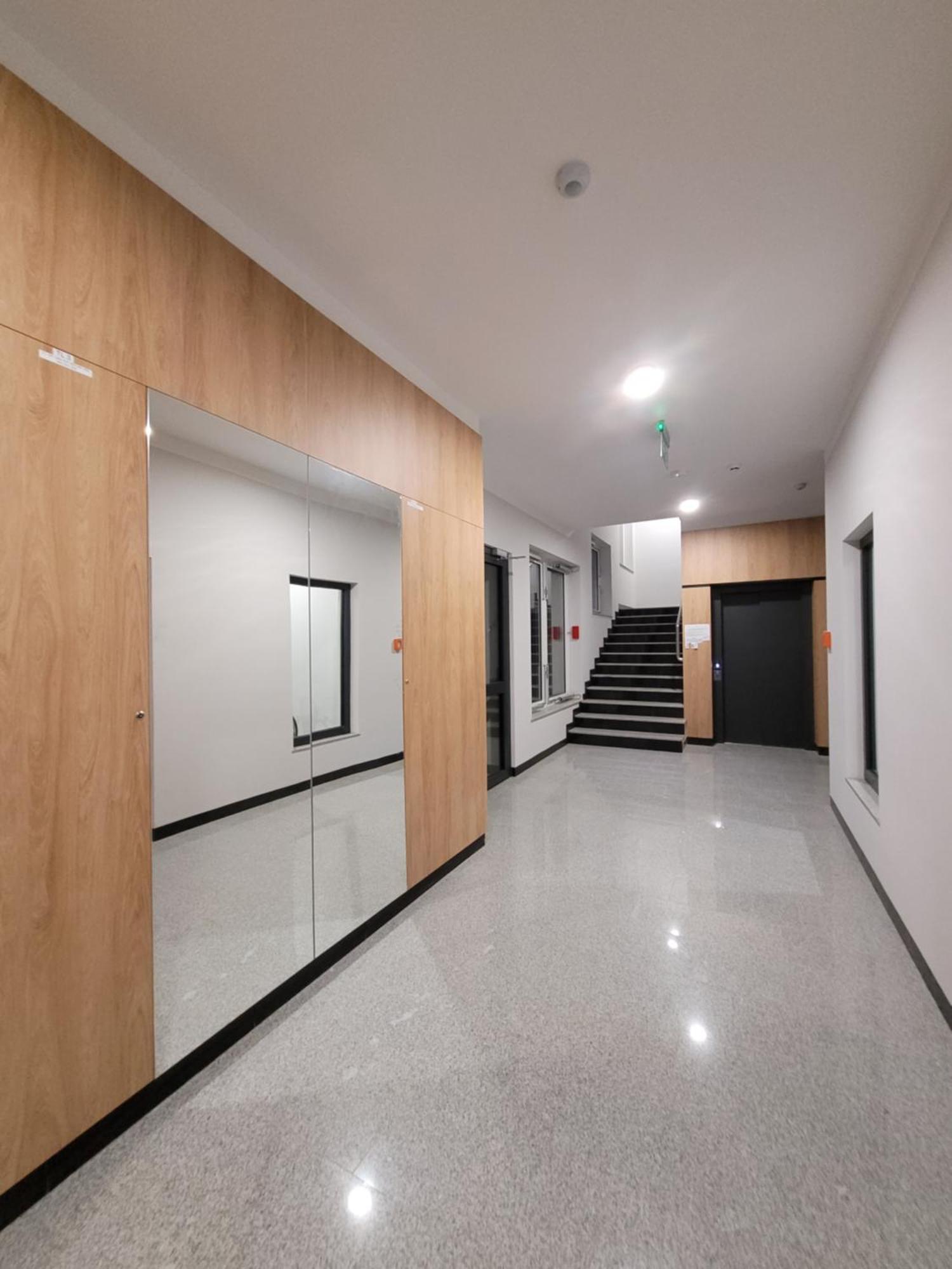 25 Apartment *