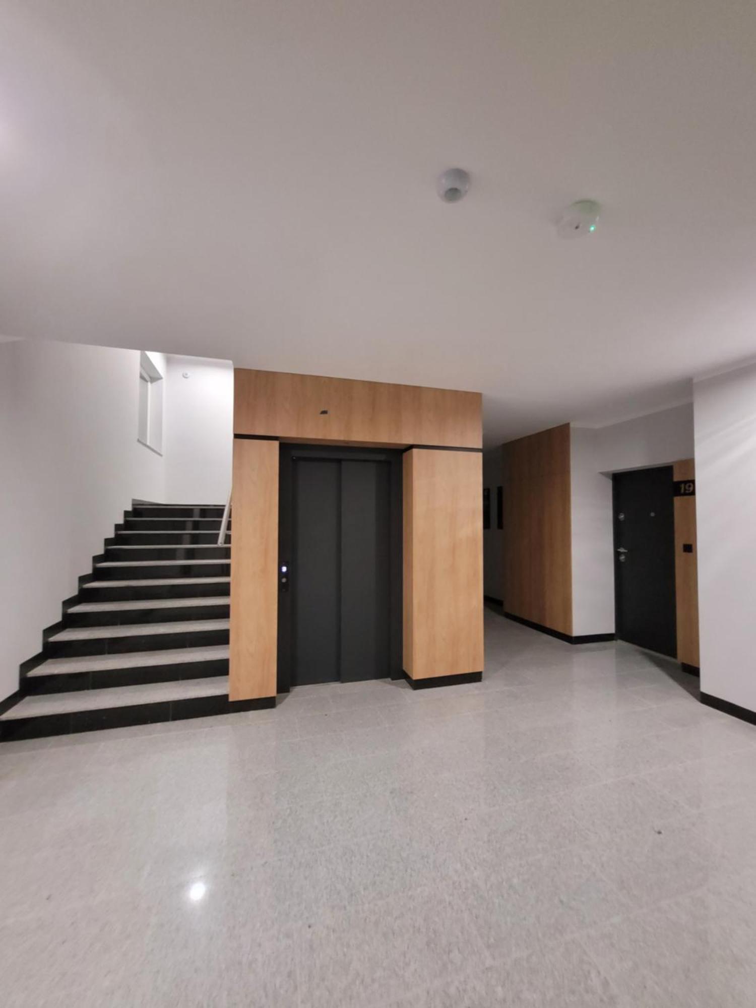 25 Apartment *